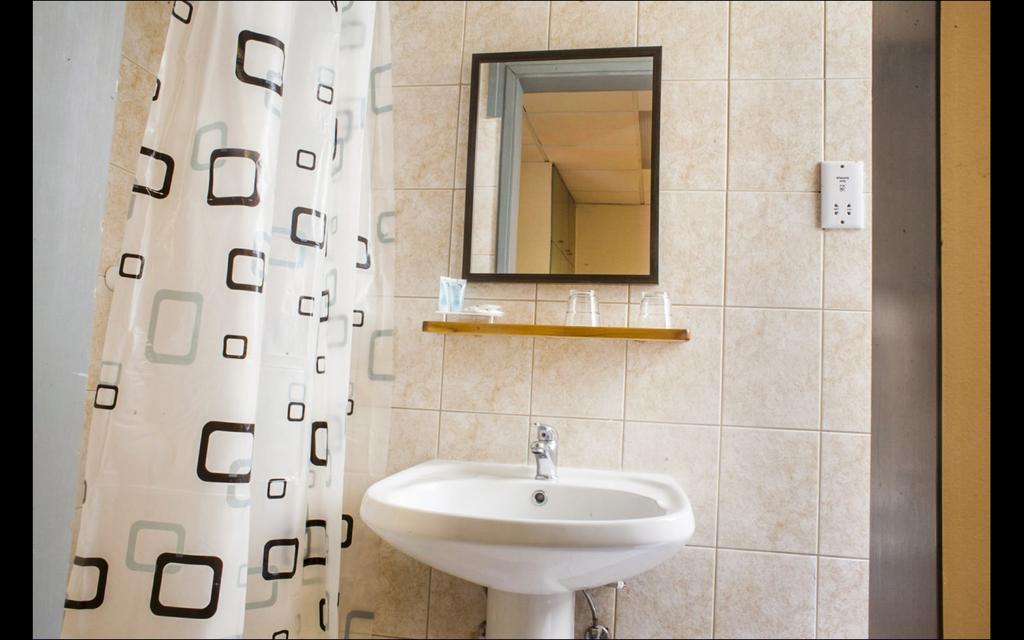 Saint Julian's Tropicana Hotel מראה חיצוני תמונה