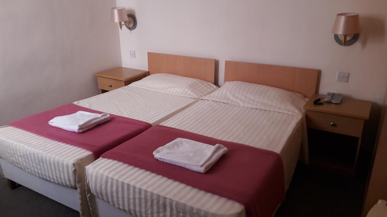 Saint Julian's Tropicana Hotel מראה חיצוני תמונה