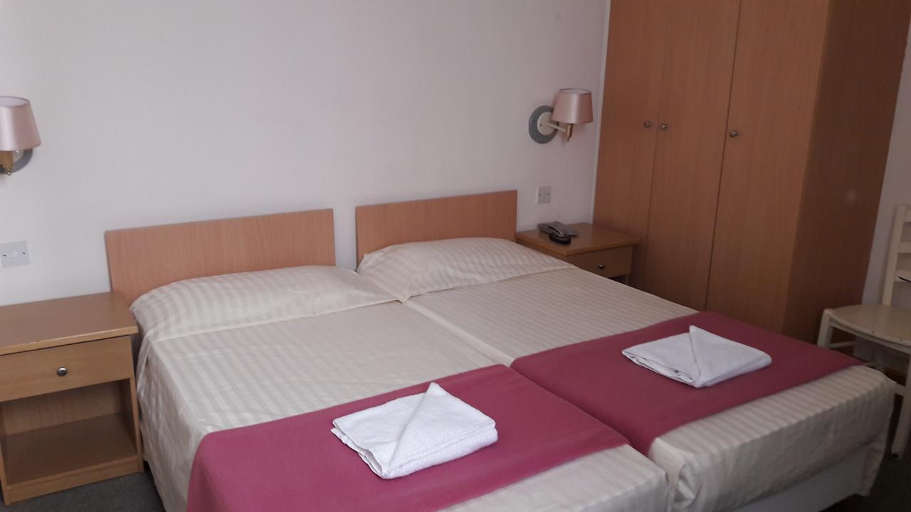 Saint Julian's Tropicana Hotel מראה חיצוני תמונה