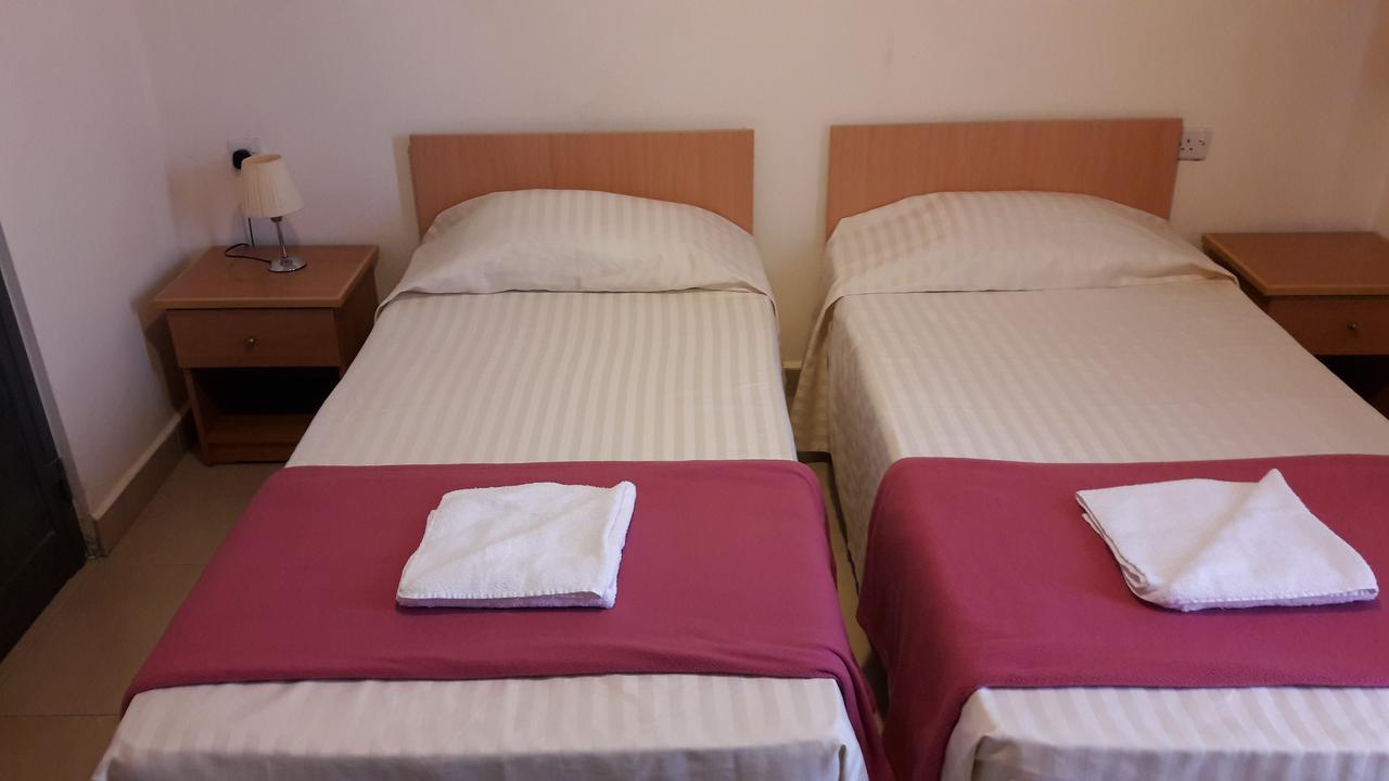 Saint Julian's Tropicana Hotel מראה חיצוני תמונה