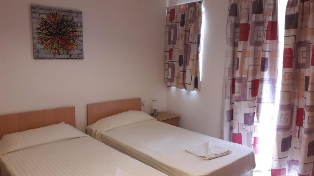 Saint Julian's Tropicana Hotel מראה חיצוני תמונה