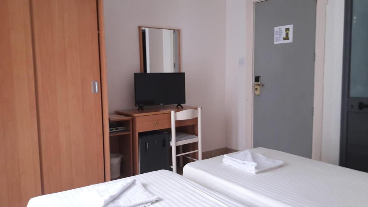 Saint Julian's Tropicana Hotel מראה חיצוני תמונה