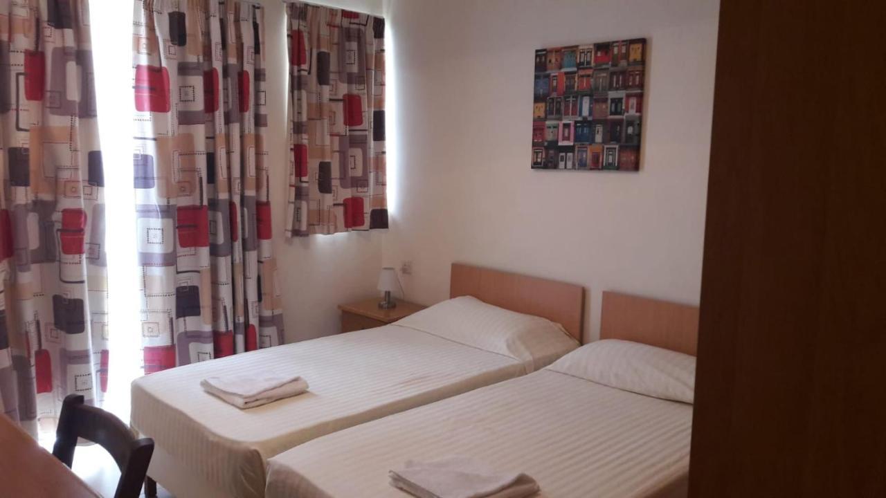 Saint Julian's Tropicana Hotel מראה חיצוני תמונה