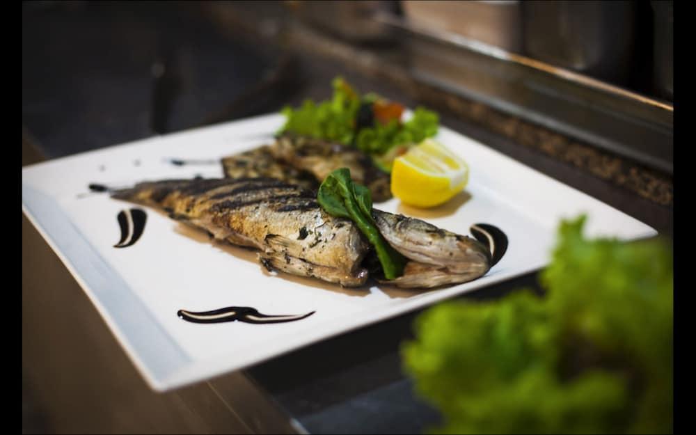 Saint Julian's Tropicana Hotel מראה חיצוני תמונה