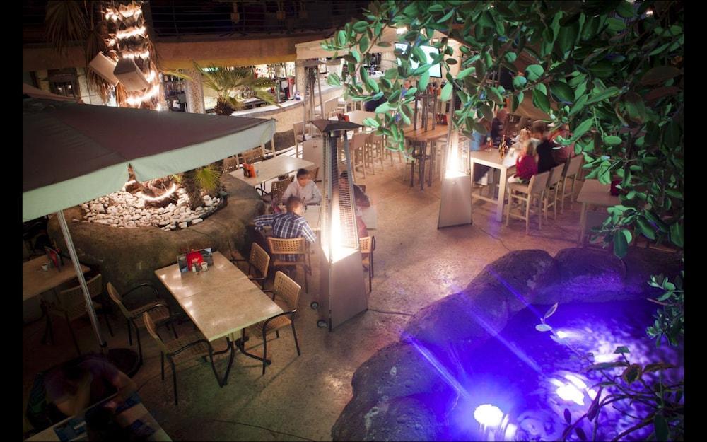 Saint Julian's Tropicana Hotel מראה חיצוני תמונה